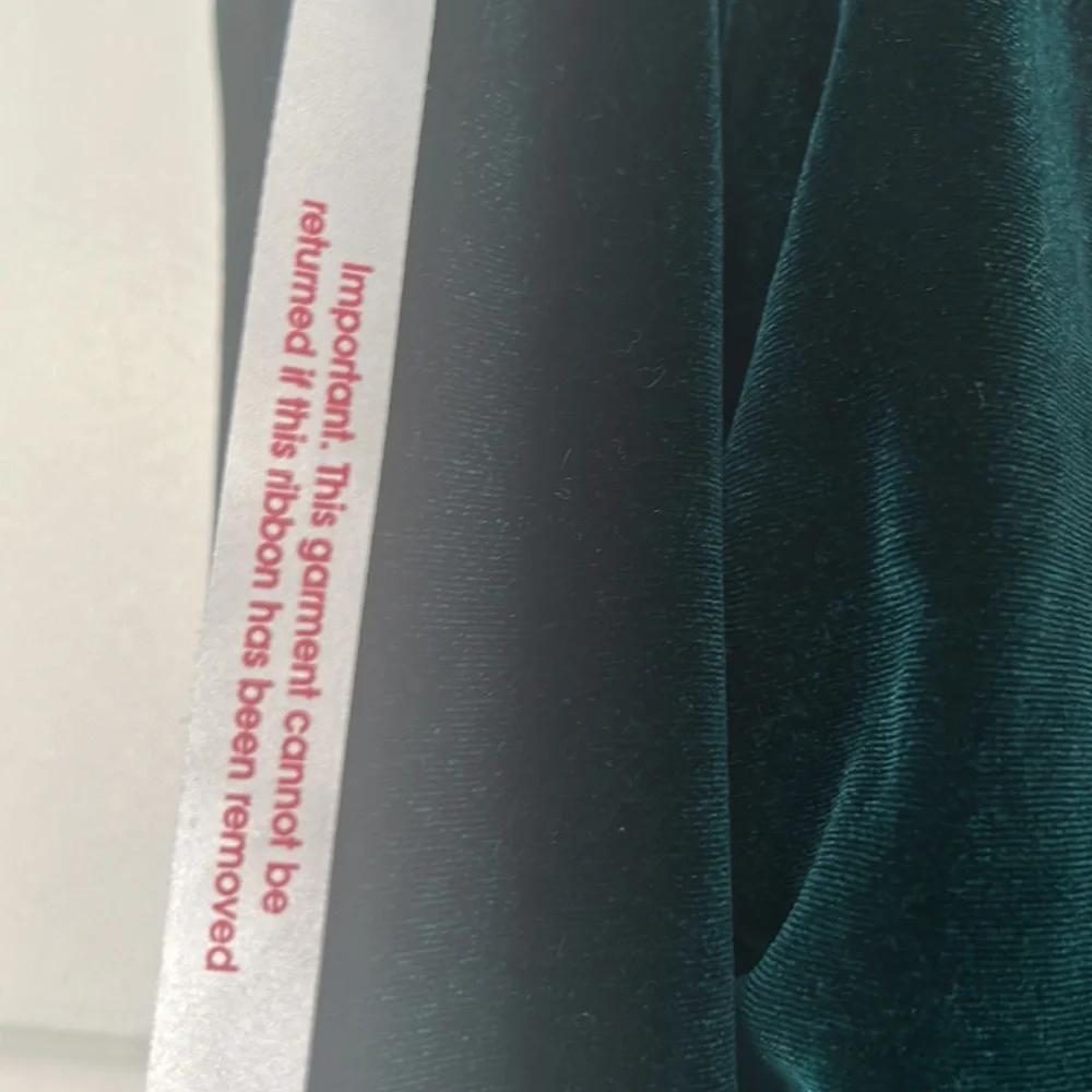 missguided green velvet off the shoulder dress NWT - Picture 8 of 8